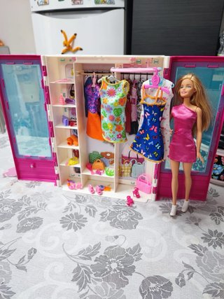 Armadio Barbie con accessori