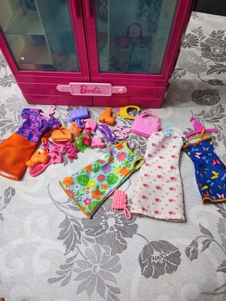 Armadio Barbie con accessori