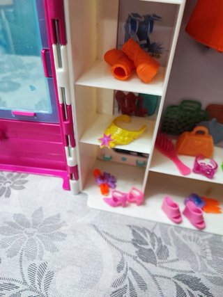 Armadio Barbie con accessori