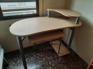 Escritorio ordenador madera y metal