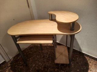 Escritorio ordenador madera y metal