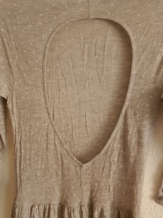 Vestido gris con abertura en espalda