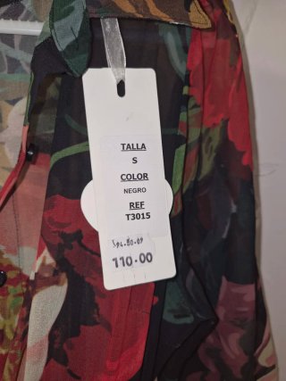 Vestido largo negro estampado flores.