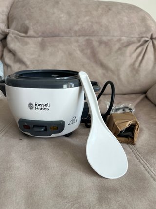 Arrocera Russell Hobbs en su caja