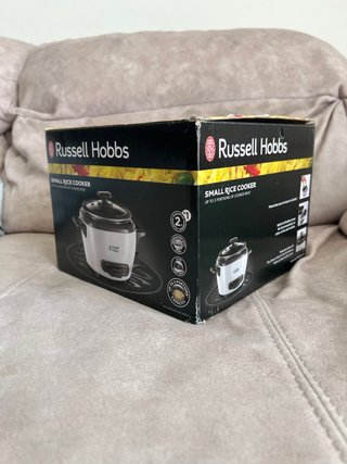 Arrocera Russell Hobbs en su caja