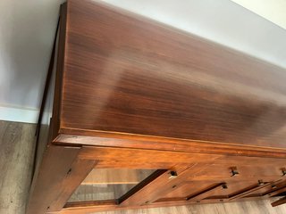 Aparador Banak Madera Teka y Cristal