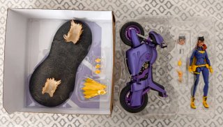 DC Icons Batgirl con Moto