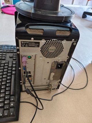Ordenador Fujitsu sobremesa