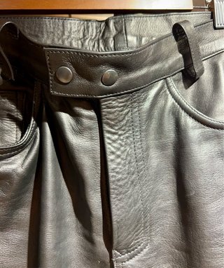 Pantalón de Cuero Negro.