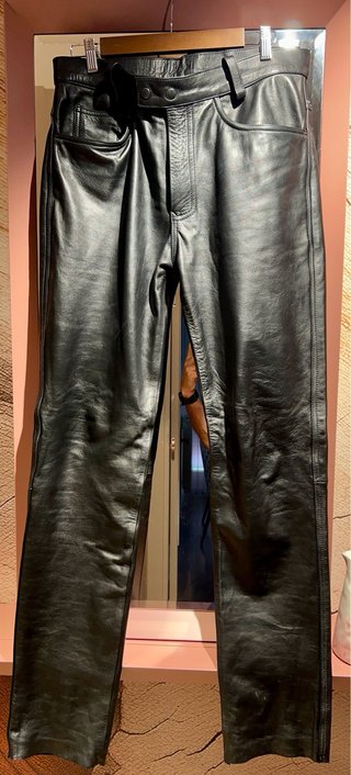 Pantalón de Cuero Negro.