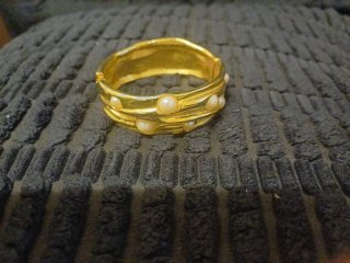 Brazalete vintage dorado con perlas 21 cm.