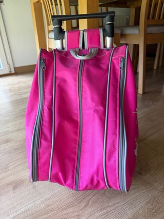 Mochila con ruedas porta patines