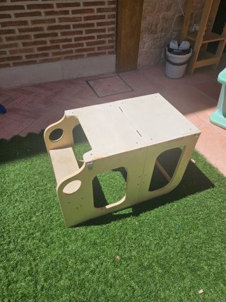 Trona convertible en mesa de actividades