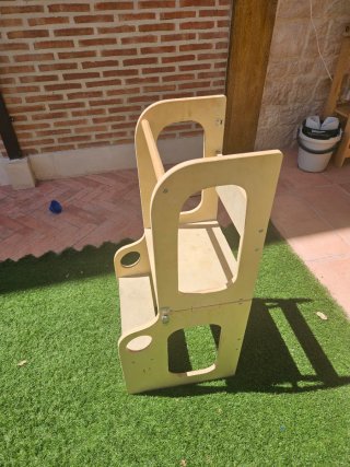 Trona convertible en mesa de actividades