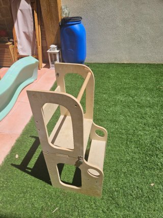 Trona convertible en mesa de actividades