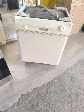 Lavavajillas Balay le falta el enchufe funciona