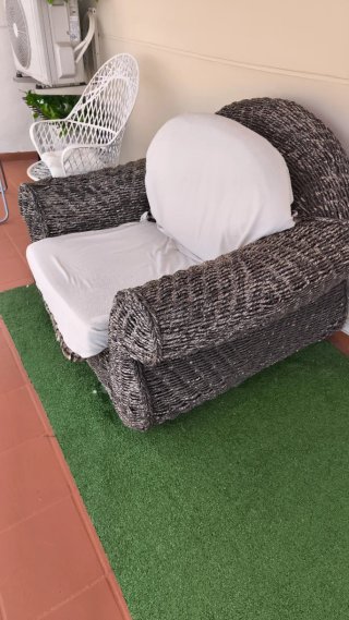 Sillón de jardín de mimbre marrón