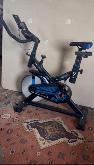 Bicicleta Spinning Negra y Azul modelo Rider