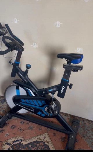 Bicicleta Spinning Negra y Azul modelo Rider
