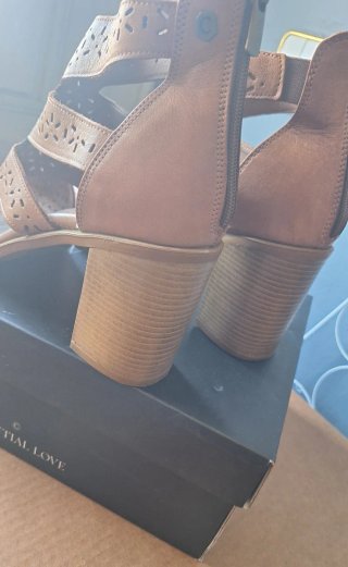 Sandalias Carmela Piel Talla 39 Caladas