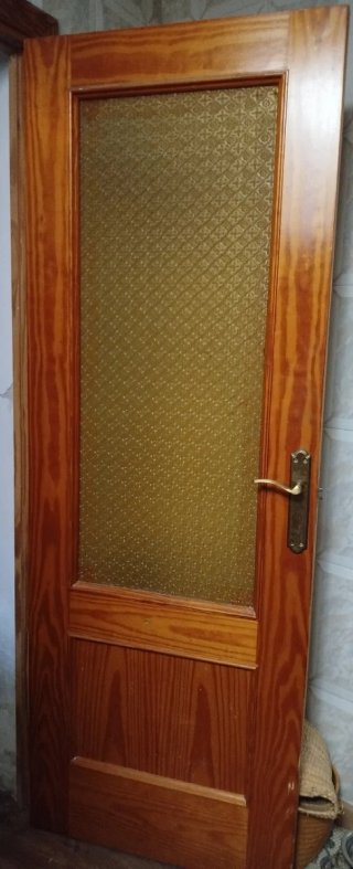 PUERTA DE MADERA CON CRISTAL