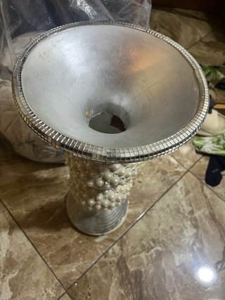 Jarrón Decorativo Plateado y Blanco