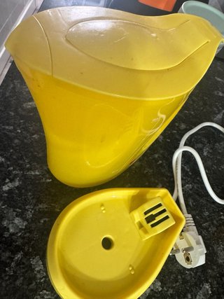 Hervidor de agua amarillo 1,2 litros