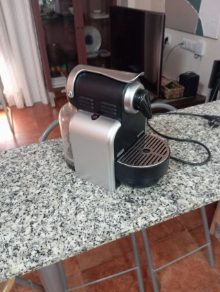 Cafetera Nespresso DeLonghi