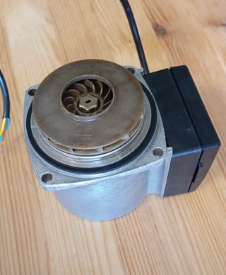 MOTORE POMPA CALDAIA GRUNDFOS UPS015-60 CACAO