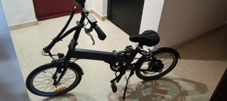 Bicicleta eléctrica plegable negra