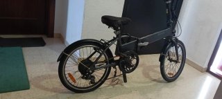Bicicleta eléctrica plegable negra