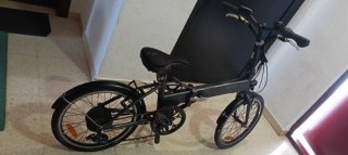 Bicicleta eléctrica plegable negra