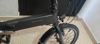 Bicicleta eléctrica plegable negra