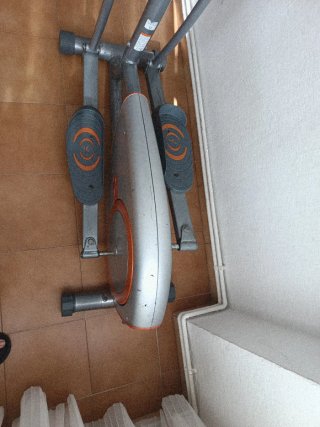 Elíptica gris y naranja