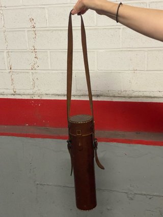 Funda rifle, canuto visor, canana balas. Todo piel