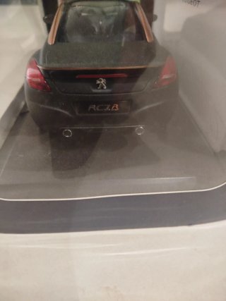 Peugeot RCZ R 1:18