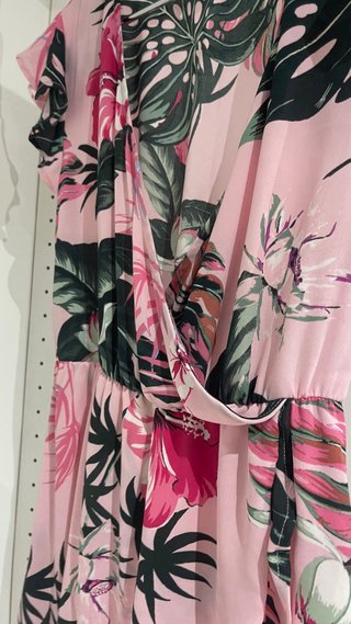 Vestido estampado tropical rosa