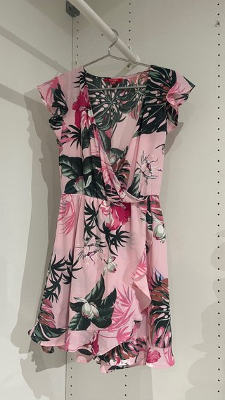 Vestido estampado tropical rosa