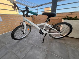 Bicicleta infantil blanca