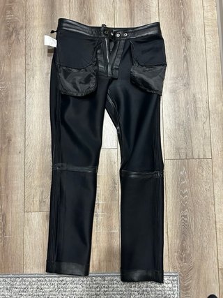 Pantalón Cuero Negro Bockle