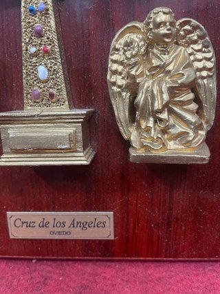 Splendida metopa con la Croce degli Angeli di Oviedo