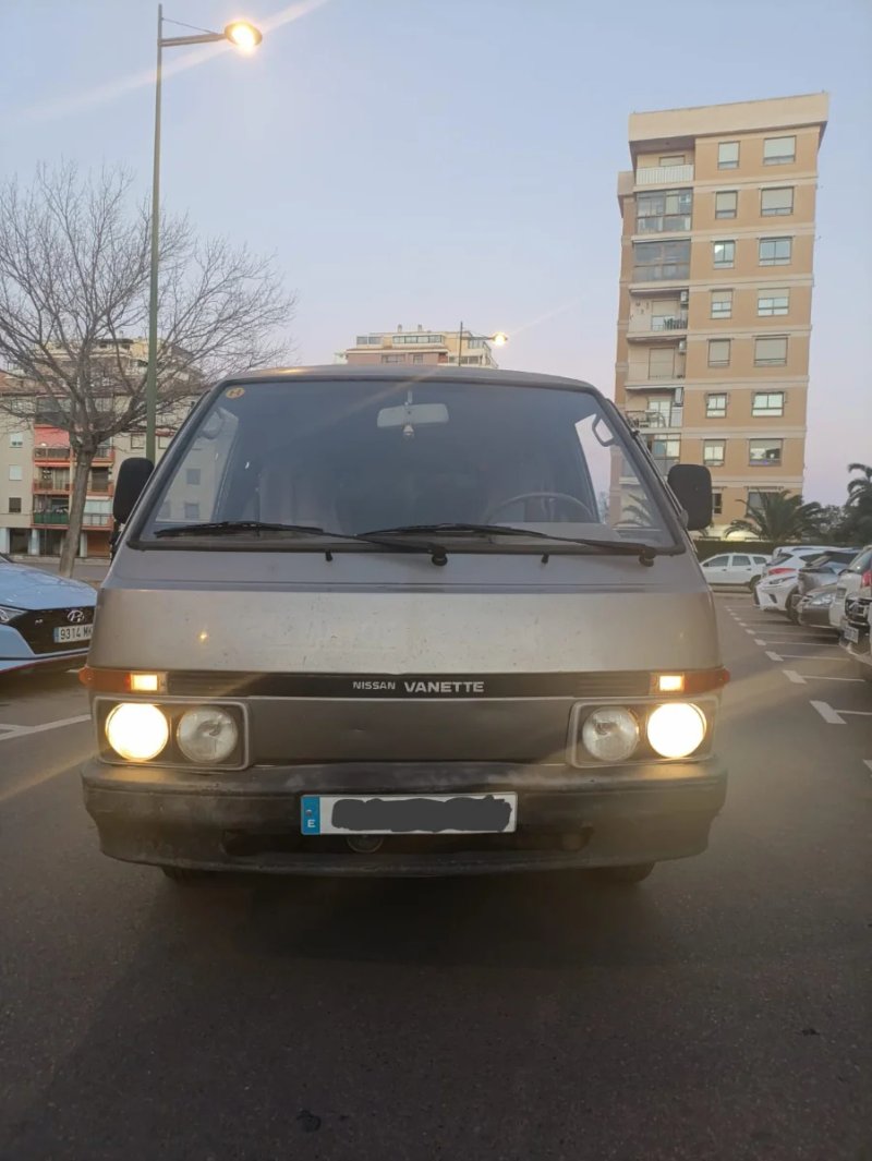 Nissan Vanette 1989 - foto 1
