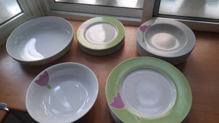 Vajilla porcelana verde y rosa,
