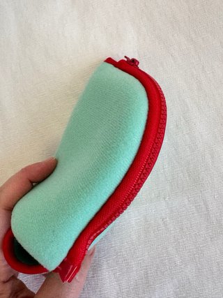 Babero de bebé plegable con cremallera