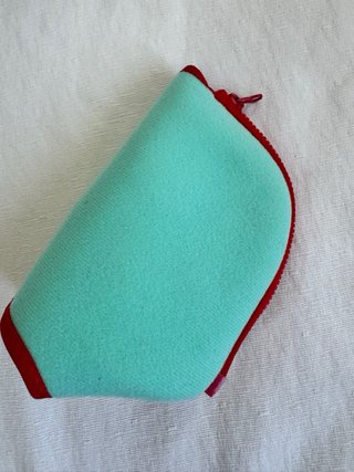 Babero de bebé plegable con cremallera