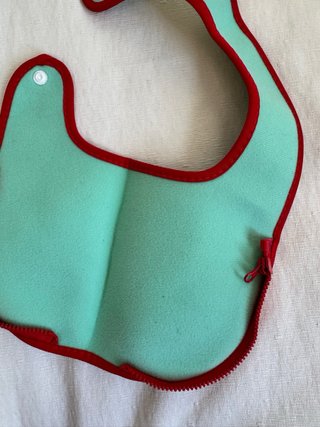 Babero de bebé plegable con cremallera