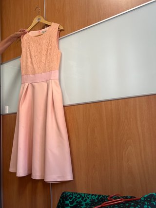 Vestido rosa encaje y falda plisada