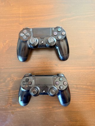 PS4 con 2 mandos y 3 juegos