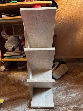 Estantería de madera estilo árbol