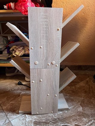 Estantería de madera estilo árbol